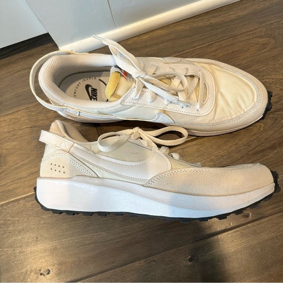 Nike White Waffle Debut Casual Lightweight Sneakers - Size 10 - EUC - Picture 9 of 9